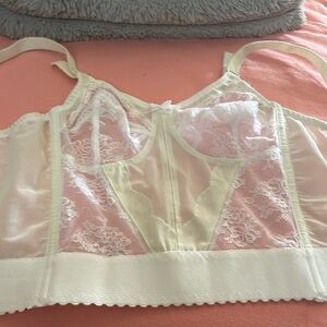Beautiful sexy white lace🌸 vintage Cami bra by Bali size 36B excellent